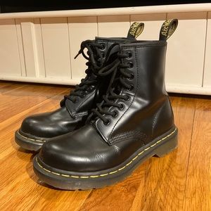 Dr. Martens 1460 Women’s Smooth Leather Lace Up Boots Size 5